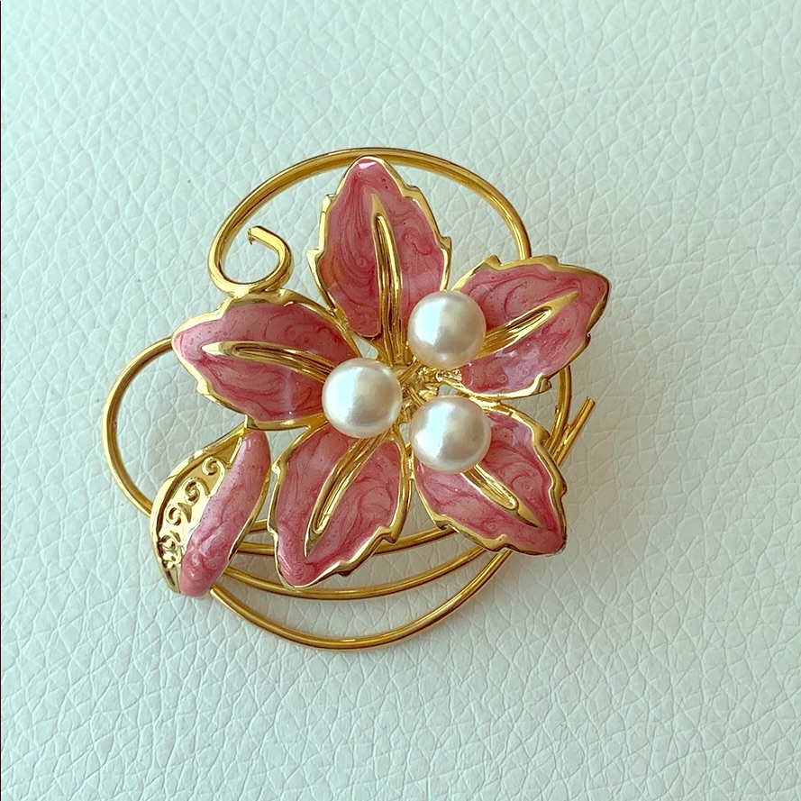 Vintage 18k Gold Plated/Enamel Brooch